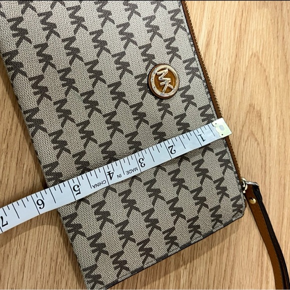 Michael Kors Fulton Zip Clutch - Picture 13 of 13